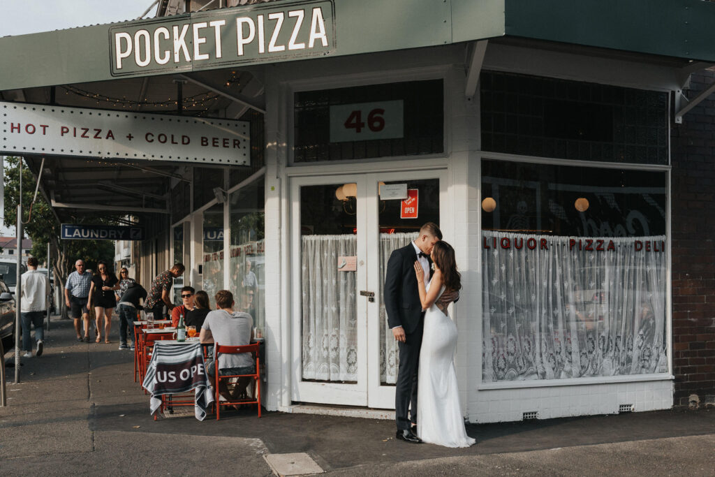 bride and groom posing city wedding